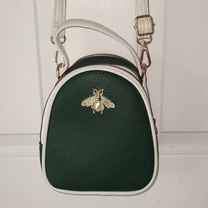 Charming bee bag